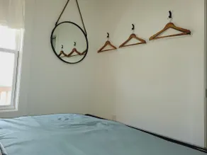 10 Min to City/2 Bedroom/Laundry/Free Parking - Image 4