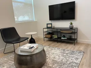 Modern 2 BR Condo Near Haymarket/Downtown - Image 3