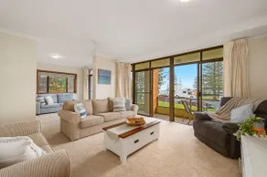 Taranaki Beach House - en face de la plage - Image 5