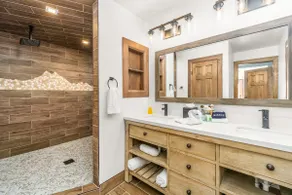 Spacious Family Getaway, King Beds, Hot Tub, RMNP - Image 4