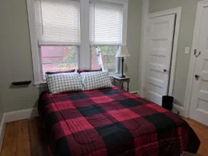 Sleeps 6! 1st Floor, W/D, Parking, 3BR, Wi-fi, DW! - Image 2