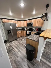 65” TV all rooms, pool table, Northern lights - Image 3