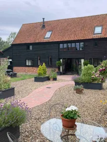 Converted barn in quiet, rural location. - Image 4