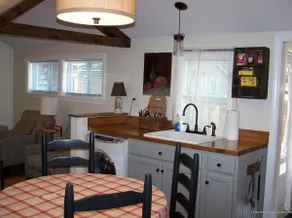 #5 Salt Bay Cottage - Image 3