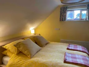 Spacious 2 Bedroom Courtyard Cottage in Village - Image 4