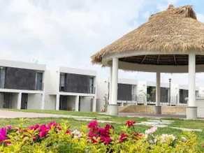 House with a fully-equipped pool for relaxation - Image 5