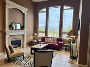 Stunning Executive Home. Mountain Views & luxury - Image 2