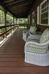 Quiet retreat in Charming Bear Creek Lake - Image 3