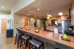 Spacious and luxurious 4BR home! - Image 4