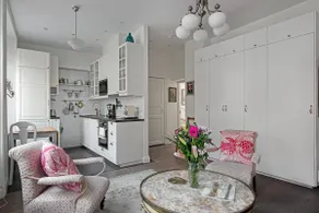 Refurbished Old Town Charm - FLORY - Image 4