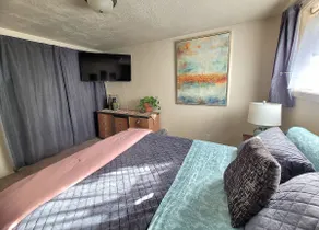 Quiet Westside Retreat: 3 miles to Hayward & UO - Image 4