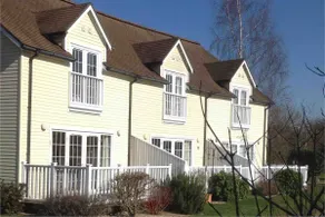 Liming Lodge - Lakeside Home in the Cotswolds - Image 2