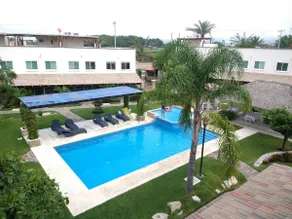 House with heated pool for the weekend - Image 3