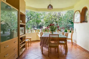 Beautiful house. Huge garden & pool - Image 2