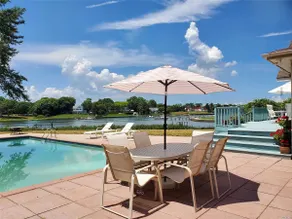 Stunning Hamptons Waterfront Escape w/ Sunset View - Image 4