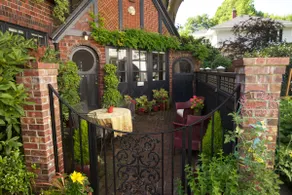 Quaint English Cottage Garden Private Apt. - Image 4