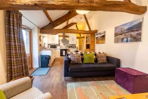 Dragonfly Cottage, Canal location - Image 2