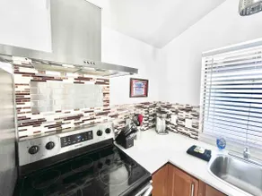 813 E. Fairmount Ave- Two Bedroom Guesthouse - Image 4