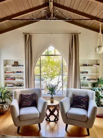 Charming Mediterranean Bungalow - Image 4