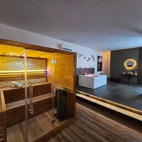 C rystal Luxury Suite, Whirlpool & finn. Sauna - Image 4