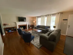 Quiet City Home, 7-8 min to Downtown Knox - Image 2