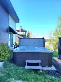 Chalet le Zarah - Lac Aylmer - Private Spa - Kayaks - Image 2