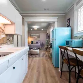 Stylish private studio with plenty of luxury. - Image 2