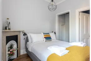 Stunning 1BD flat, minutes from the beach front! - Image 2