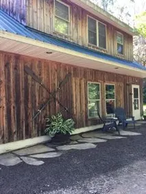 Luke's Lodge - Image 2