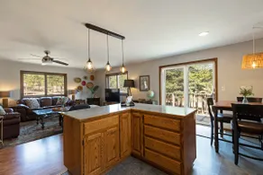 Clear Creek Blue Cabin mit Seezugang & 9 Hektar! - Image 2