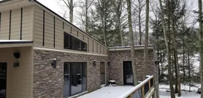 Modern - Europäisch inspiriert - Riverfront Bungalow - Image 2