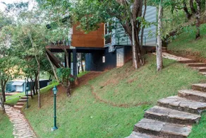 Beautiful, modern, deck in the treetops, bathtub - Image 3