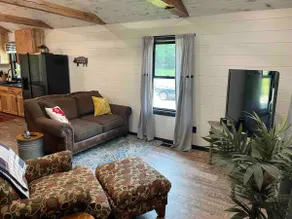 Cheerful two bedroom Farmhouse with free parking - Image 2