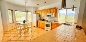 Charming home with stunning views! - Image 5