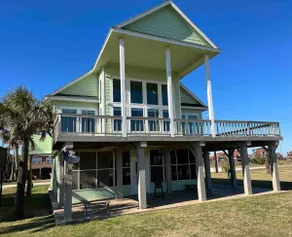 Breathtaking Beachfront Home - No Storm Damage - Image 2