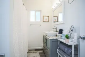”Newly renovated Westside bungalow” - Image 4