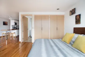 A spacious studio two blocks from the WTC - Image 4