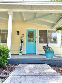 Pet Friendly Historic Yellow Bungalow - Image 2