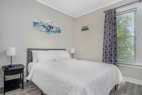 Bright Side Bungalow - Image 4