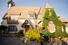 The IvyWild - Apartment in Tudor Historic Home - Image 2