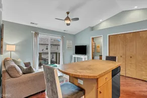 Perfect 2 Bed Penthouse Steps To Beach w/Parking! - Image 5