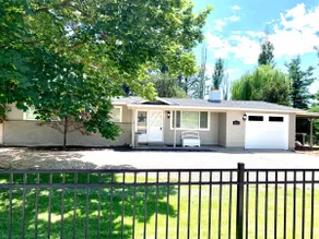 Beautiful 1 acre 5 bd in Eagle- hot tub & pingpong - Image 3