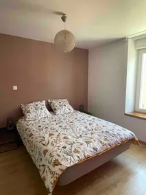 Beautiful renovated townhouse - Image 4