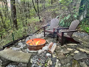Romantic Creekside Cabin w/hot tub Near Smoky Mountains National Park - Image 2