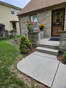 Spacious 2 br Complete Living - Image 4