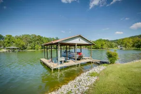 Family Lakehouse at Watts Barr Christmas Tree Farm - Image 4