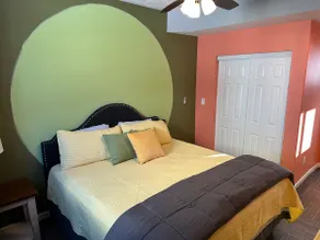 Cool River Retreat (near downtown/full kitchen) - Image 3