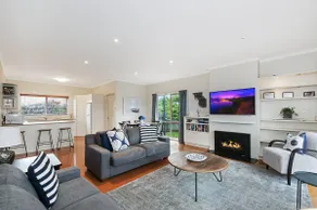 Guildford Cottage - Image 5