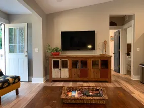 *Fully*Remodeled ”Red Roof Bungalow” 3bed/2bath - Image 5