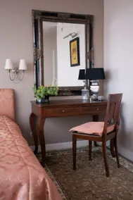 Romantic Maple tree apartment - Image 2